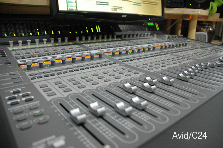 フィジカルコントローラー「AvidC24」